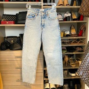 ZARA hi-rise straight leg jeans in size US 4